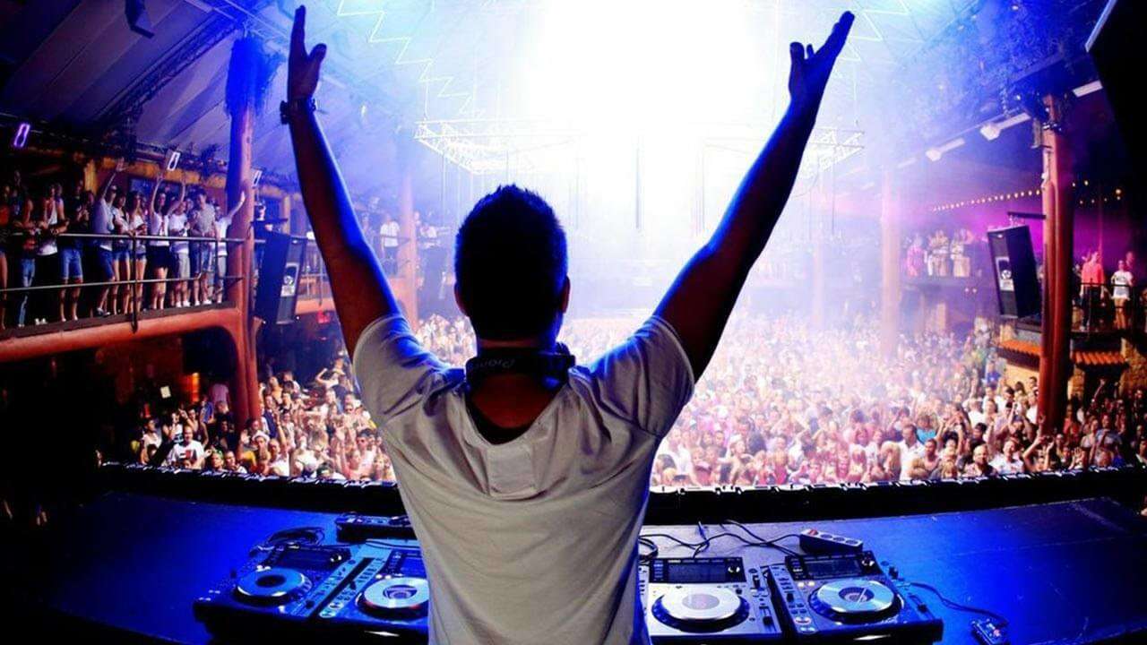 DJ in Darling Club